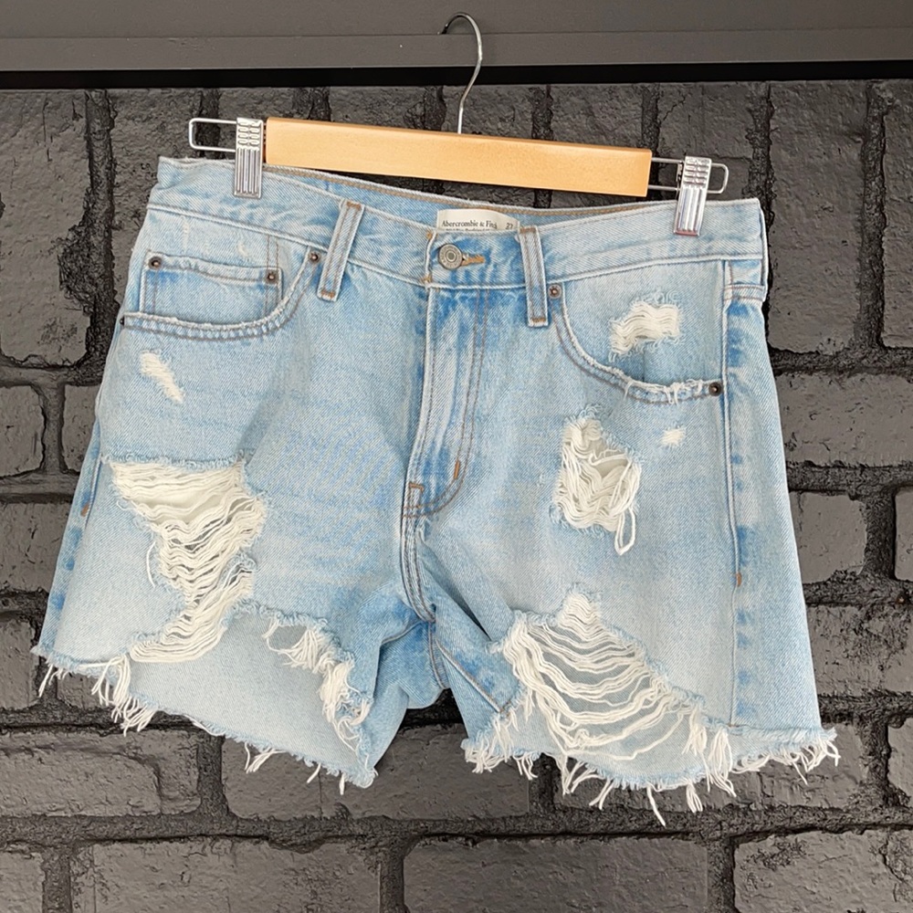Abercrombie & Fitch Mid Rise Boyfriend Shorts 27